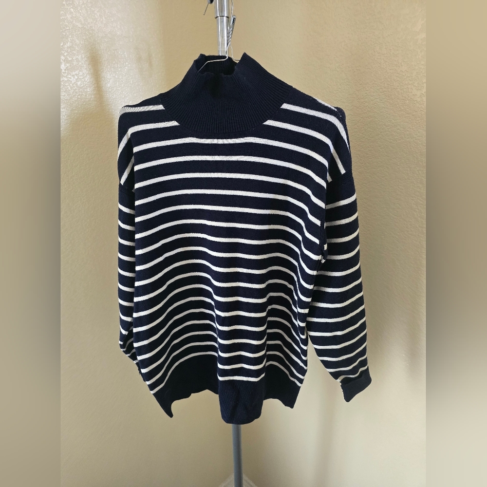 Free Assembly Navy Blue & White Long Sleeve Crew Neck Pullover Sweater